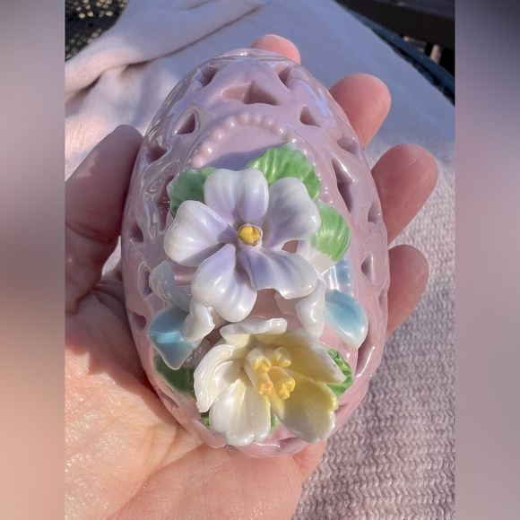 Vintage Pink Lusterware Filigree Egg Trinket Dish, perfect for Easter Baskets 🐣 - Picture 5 of 6